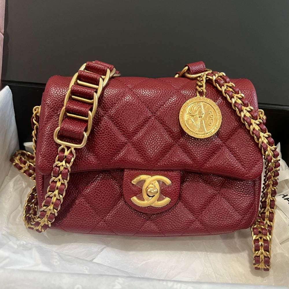 NEW🔥🔥Chanel Classic Caviar Mini Medallion Flap Bag - Picture 2 of 12